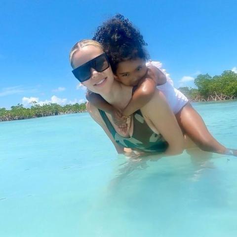 كلوي كارداشيان وابنتها ترو- انستقرام @khloekardashian