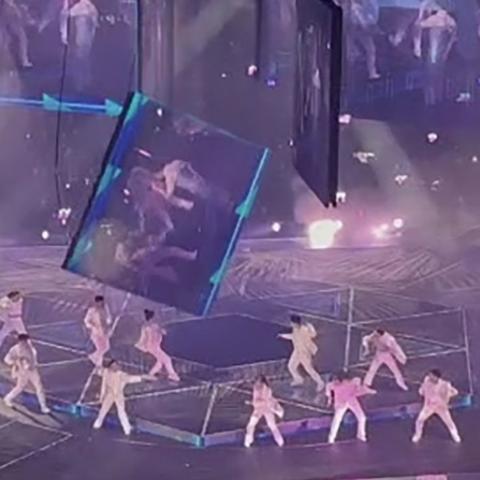 سقوط شاشة عملاقة بحفل ميرور - صورة من الحادثة