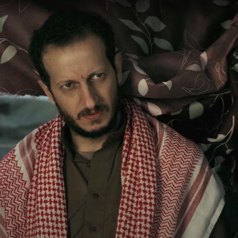 علاء الزعبي ومشهد له من فيلم &quot;خيمة 56&quot;