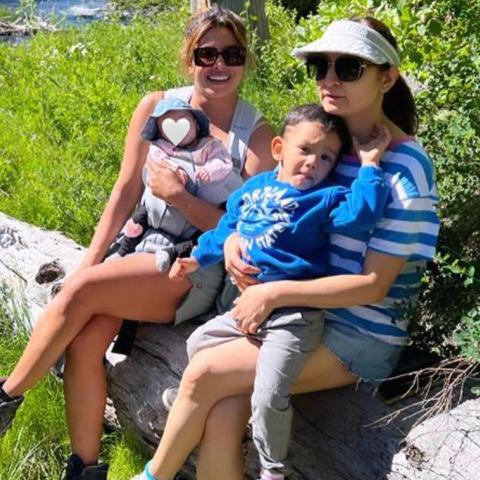 بريانكا شوبرا مع احدى صديقاتها