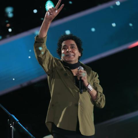 محمد منير يبكي على المسرح ويحقق حلم &quot;بلاك تيما&quot;