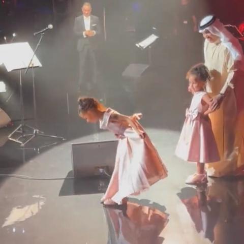 محمد عبده وأبنائه على مسرح أوبرا باريس وأصالة تعلق