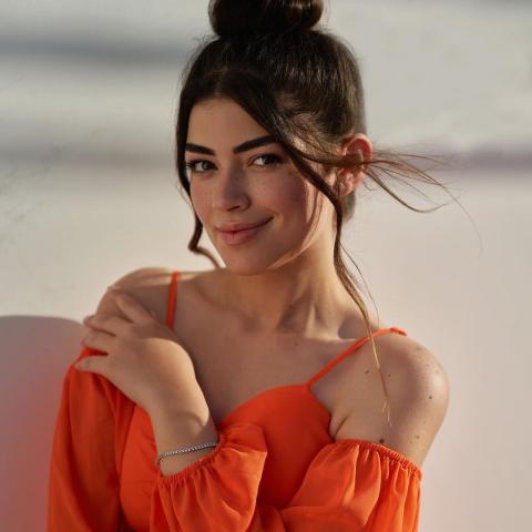 ليلى أحمد زاهر -صورة من إنسقرام