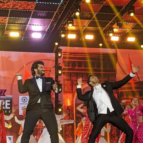 رانفير سينغ وأرجون كابور يشعلان المسرح