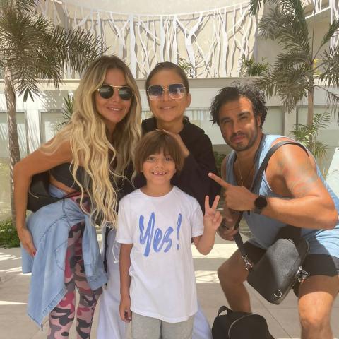 رزان مغربي وابنها مع نيللي كريم وزوجها