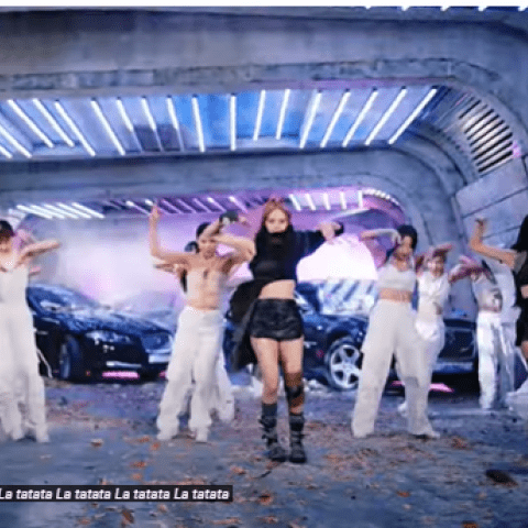 فرقة بلاكبينك- الصورة من الفيديو الموسيقي لأغنية Pink Venom