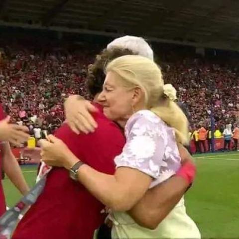 محمد صلاح وديبي هيويت- الصورة من السوشيال ميديا