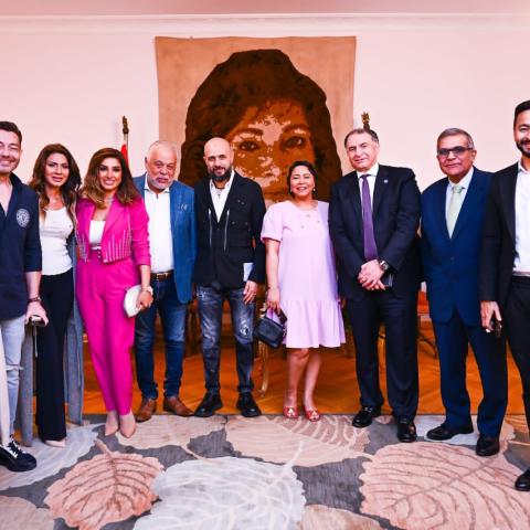 شيرين وأشرف زكي وأحمد زاهر وحمادة هلال وروجنيا وسهر الصايغ مكرمون من جامعة مصر