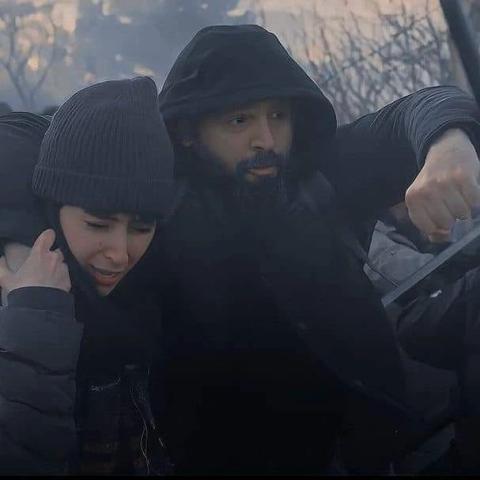 صورة متداولة لـ تيم حسن و زينة مكي من فيلم الهيبة