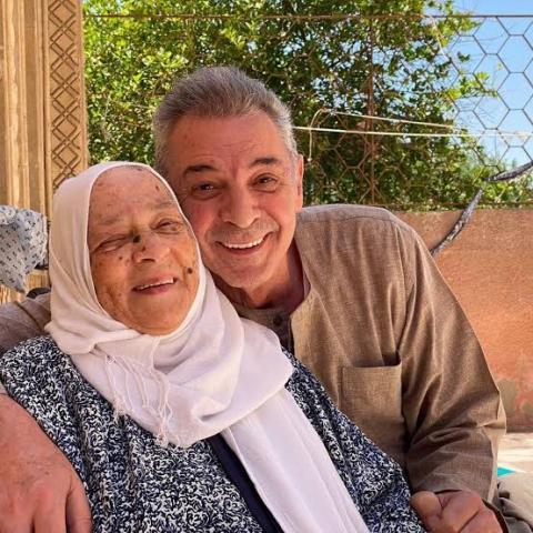 محمود حميدة ووالدته