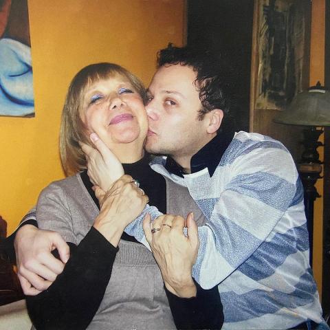 مكسيم خليل مع والدته - صورة من انستقرام