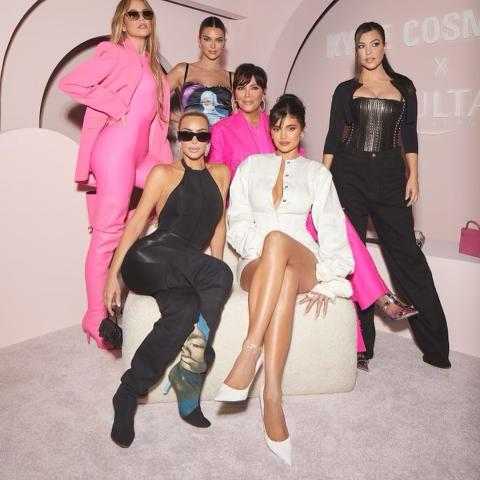 كلوي كارداشيان برفقة عائلتها