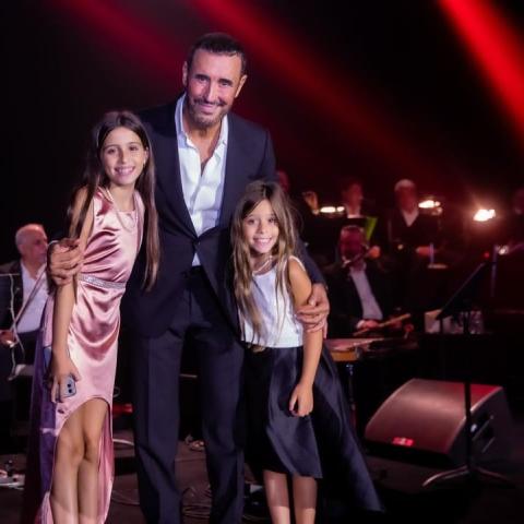 كاظم الساهر مع حفيدتيه سنا و آية - صورة من انستقرام