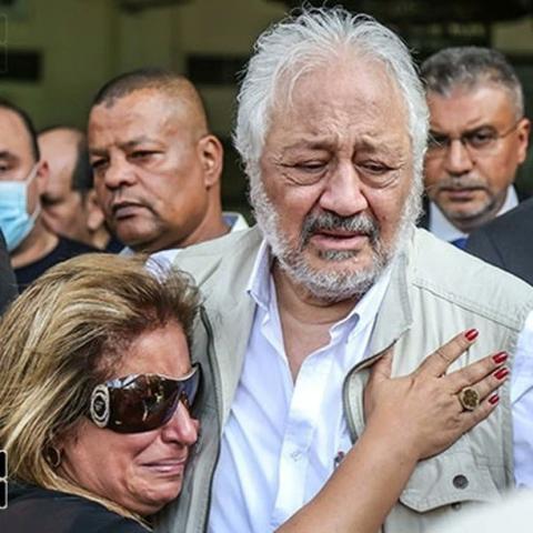 تشييع جثمان زوجة خالد زكي والنجوم يعزونه