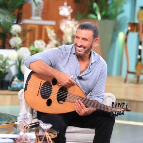 كاظم الساهر - صورة من حساب @Ma3komMona على تويتر