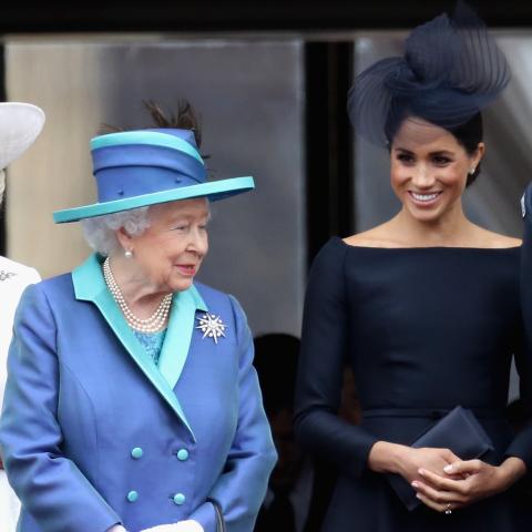 الأمير هاري مع زوجته والملكة إليزابيث