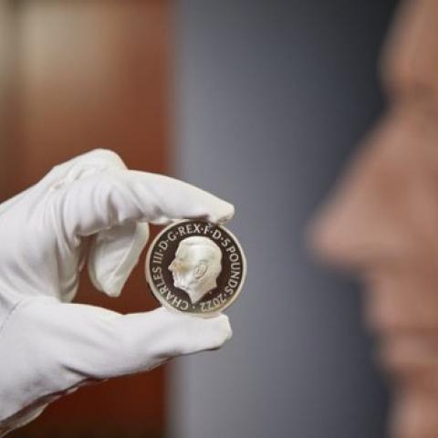 عملة الملك تشارلز الثالث الجديدة - صورة من حساب RoyalMintUK على تويتر