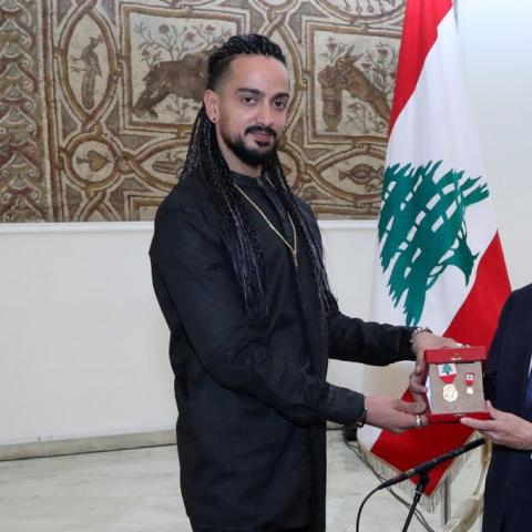 رئيس الجمهورية اللبنانية ميشال عون ونديم شرفان مدرب &quot;مياس&quot;- الصورة من تويتر رئاسة الجمهورية