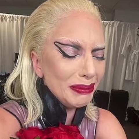 بعد توقف حفلها في ميامي بسبب عاصفة.. ليدي غاغا تبكي وتعتذر