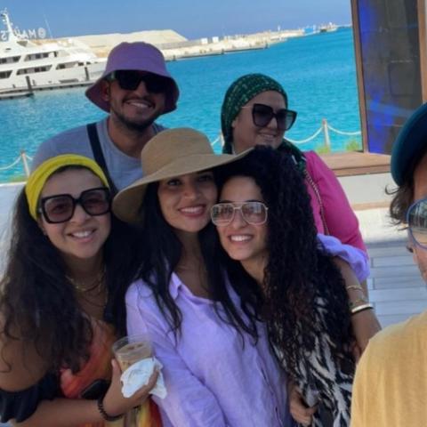 سيلفي هشام ماجد مع إيمي سمير غانم وأصدقائهم