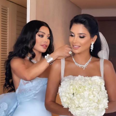 هيفاء وهبي وشقيقتها العروس هانو