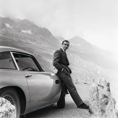 شون كونري بشخصية جيمس بوند- @007