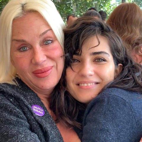 توبا بويوكوستن والراحلة بيلور كالفكان