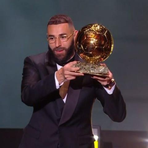 كريم بنزيما  أفضل لاعب في العالم - صورة من تويتر