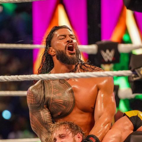 رومان رينز - صورة من حساب WWEmena على تويتر