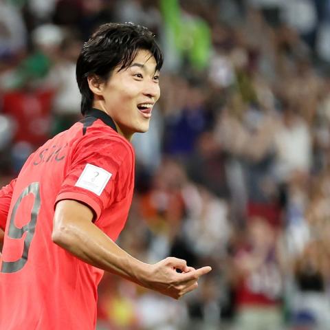 وسامة Cho Gue Sung تزيد من شعبية منتخب كوريا الجنوبية