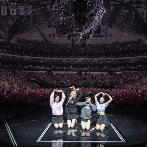 فرقة بلاك بينك - صورة من فيسبوك