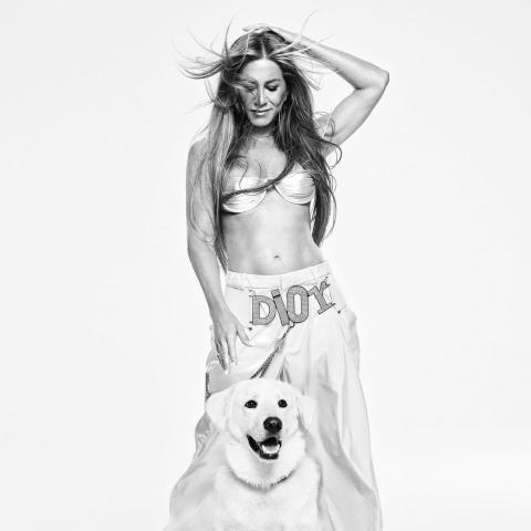 جنيفر أنيستون على غلاف مجلة Allure- انستقرام @allure