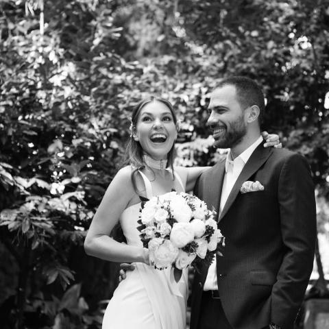 اصلي انفر و زوجها - صورة من حساب Asli Enver على انستقرام