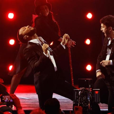 جون لجند وسيباستيان ياترا في Latin Grammys - انستقرام @recordingacademy
