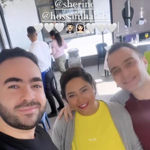 شيرين عبدالوهاب و حسام حبيب في صورة جديدة مع منظم الحفلات احمد ياسين