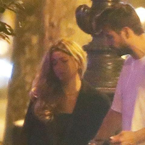 جيرارد بيكيه وصديقته الجديدة كلارا شيا - صورة من السوشيال ميديا