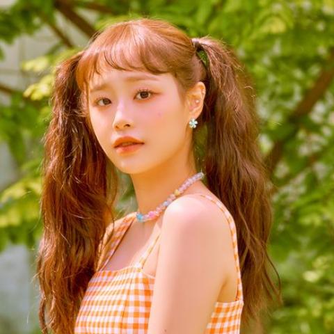 Chuu - BlockBerry Creative