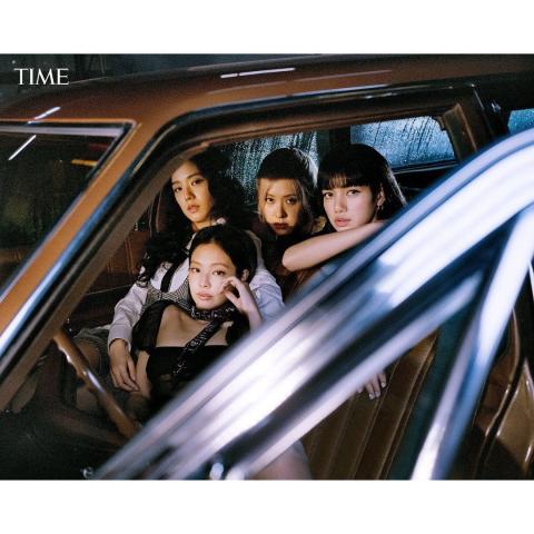 فرقة بلاكبينك- انستقرام @blackpinkofficial