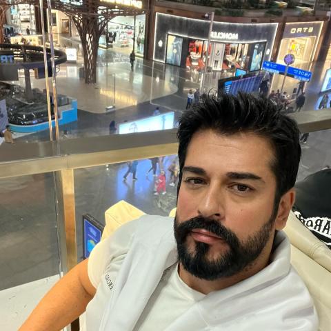 بوراك اوزجيفت - إنستقرام