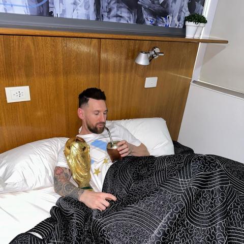 ميسي يشرب المتة - صورة من انستقرام