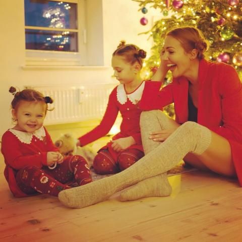 مريم أوزرلي وابنتيها - صورة من انستقرام