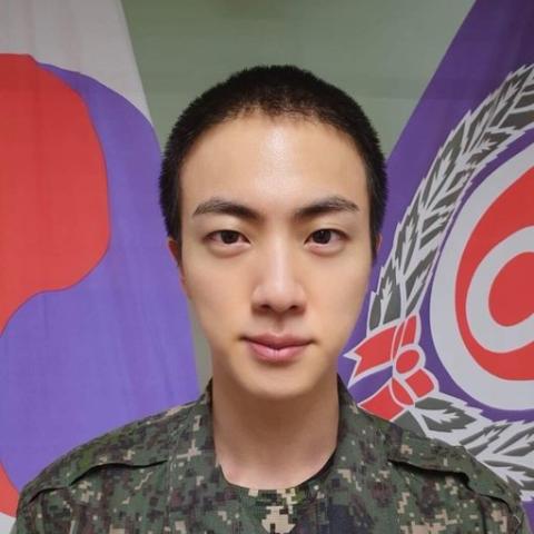 جين من BTS - صورة من انستقرام