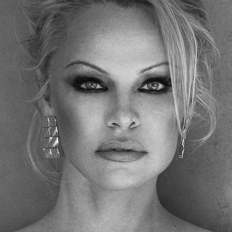 باميلا أندرسون - إنستغرام