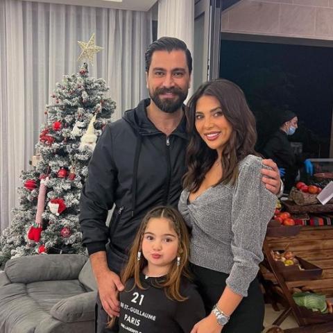 معتصم النهار ولين برنجكجي وابنتهما - صورة من غوغل