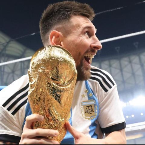 ميسي يحتفل بالفوز بكأس العالم - إنستغرام