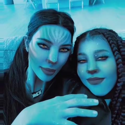 كيم كارداشيان وإبنتها نورث بفيلتر أفاتار عبر تيك توك