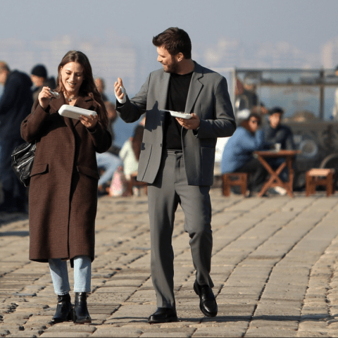 سيريناي ساريكايا و كيفانش تاتليتوغ من كواليس تصوير العائلة