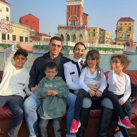 كريستيانو رونالدو وعائلته - صورة من إنستقرام