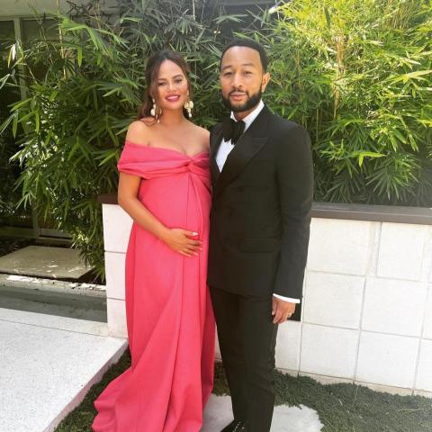 جون ليجند وزوجته كريسي تيغن - تويتر