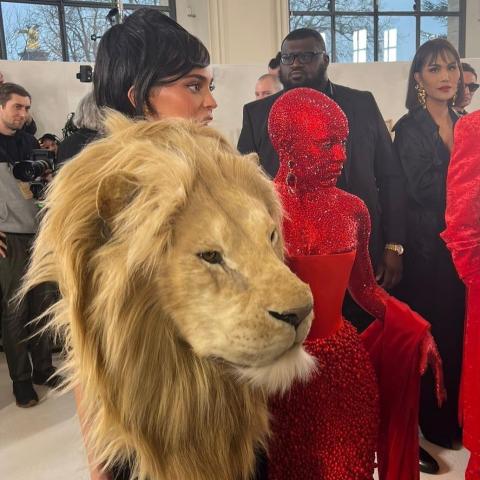 كايلي جينر ودوجا كات ضمن أسبوع الموضة في باريس - تويتر